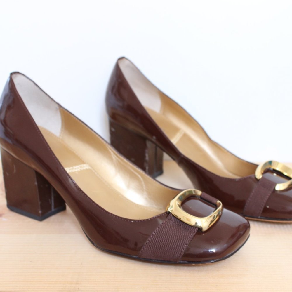 Tahari Stacked heel buckle toe shoe